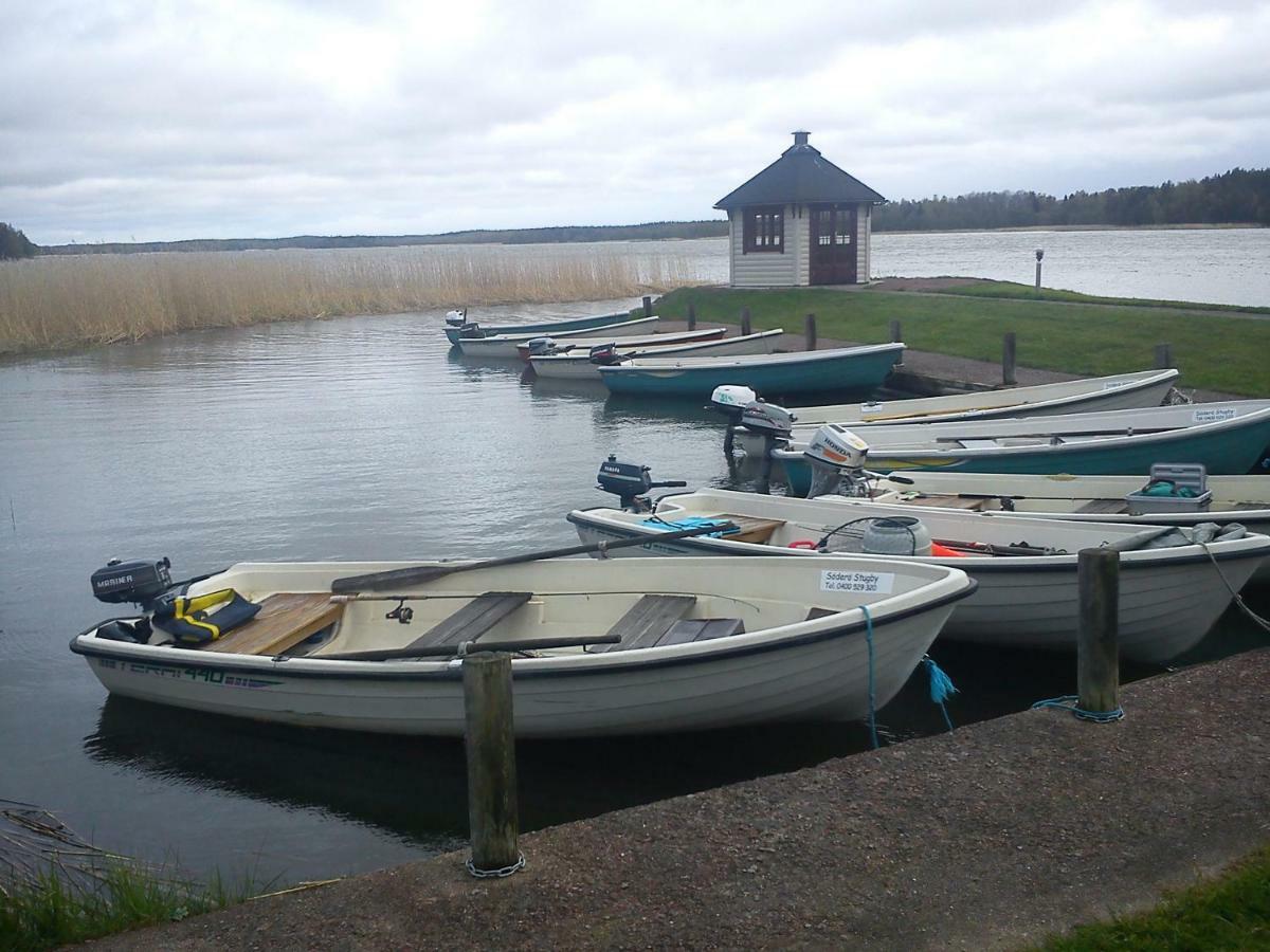 Soederoe Stugby Vila Finstrom Exterior foto